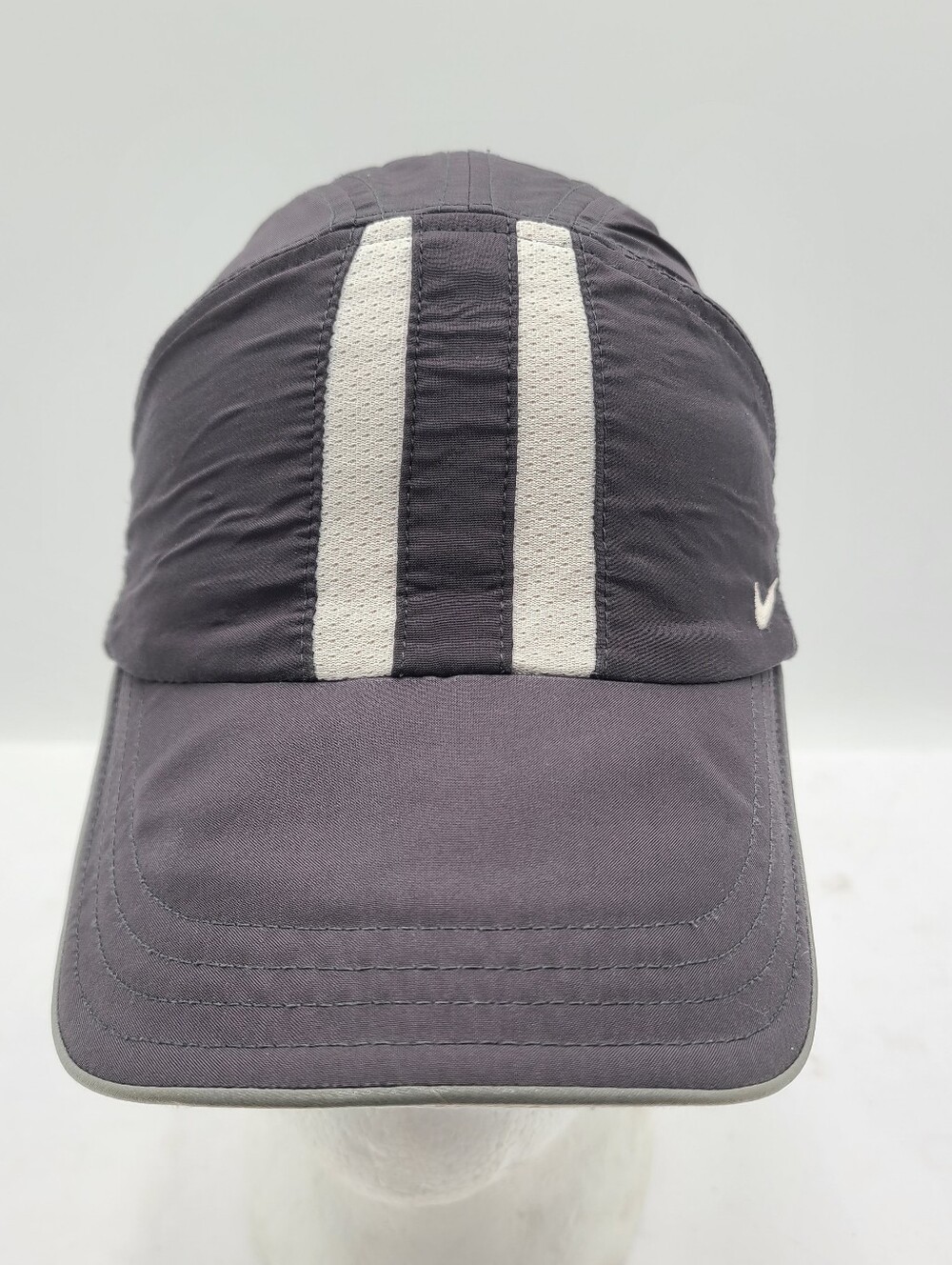 B55 Vintage Nike Hat Cap Strap Back Mens Gray Golf Running Mesh Adjustable